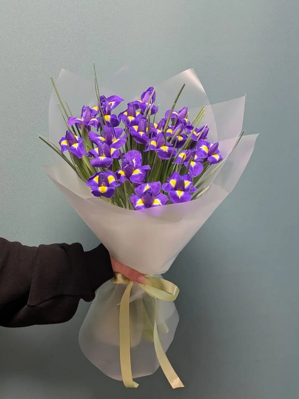 Букет из 19 ирисов